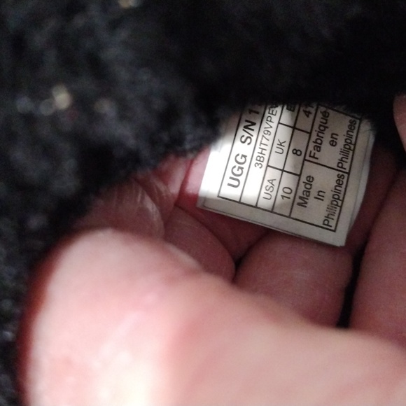 UGG black shearling ankle boots. In great condition. Size 10 - Picture 2 of 8